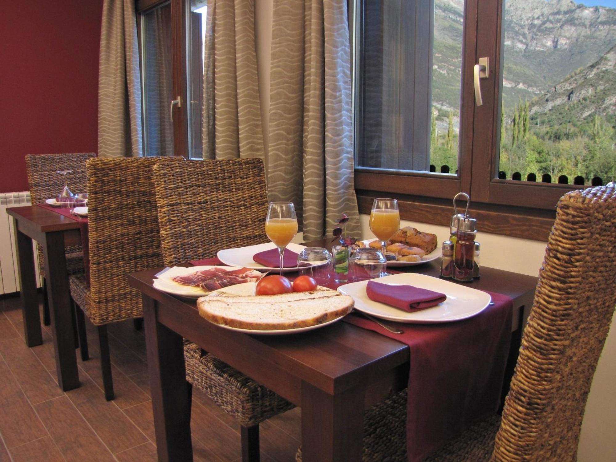 Hotel Sesue Benasque Kültér fotó